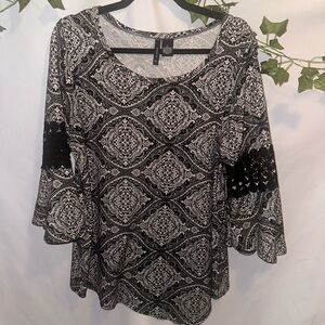 new directions Black & White Medallion Bell-Sleeve Tunic